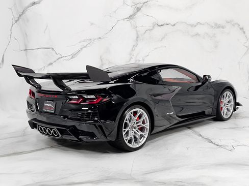 Used 2026 Chevrolet Corvette ZR1 w/ ZR1 Carbon Fiber Aero Package RWD image 17