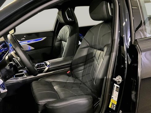 Certified 2023 BMW i7 xDrive60 AWD/4WD image 8