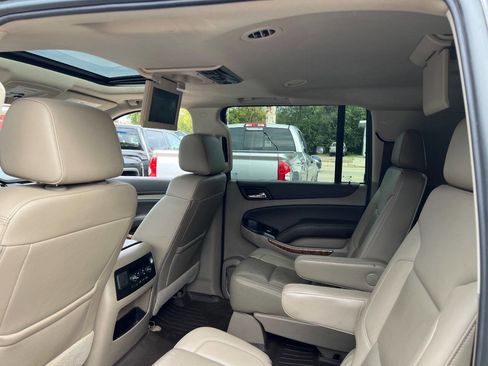 Used 2018 Chevrolet Suburban Premier image 14