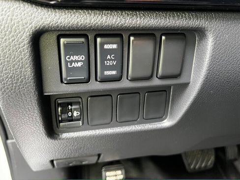 Used 2023 Nissan Titan SV w/ SV Convenience Package AWD/4WD image 24