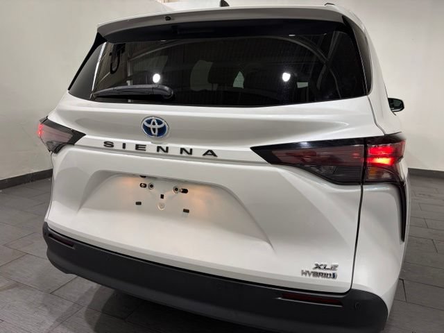 Used 2024 Toyota Sienna XLE FWD image 4