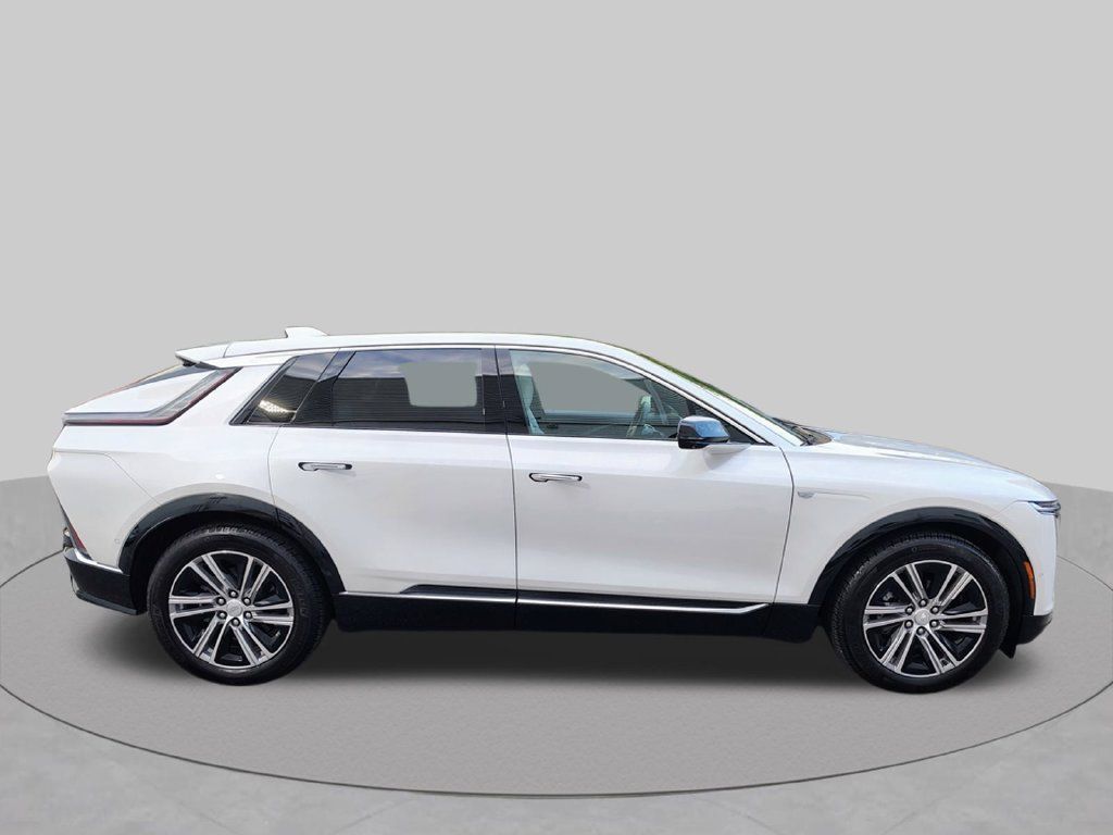Used 2024 Cadillac Lyriq Luxury AWD/4WD image 10