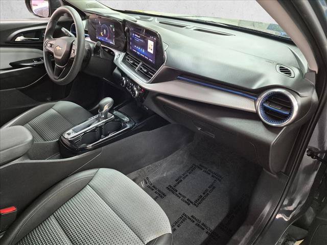 Used 2025 Chevrolet Trax LT FWD image 28
