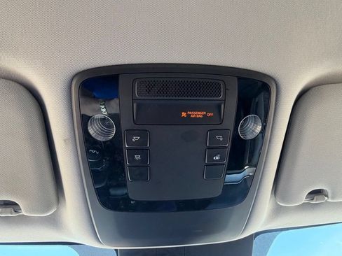 Used 2022 Kia Carnival LX FWD image 23