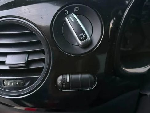 Used 2014 Volkswagen Beetle 1.8T FWD image 10