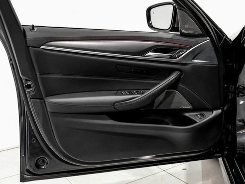 Used 2023 BMW M550i xDrive image 43