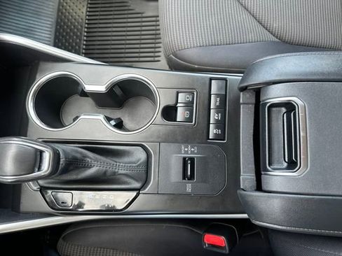 Used 2021 Toyota Highlander LE image 20