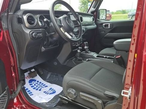 Used 2022 Jeep Gladiator Overland w/ Cold Weather Group AWD/4WD image 15