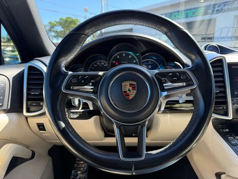 Used 2017 Porsche Cayenne image 17
