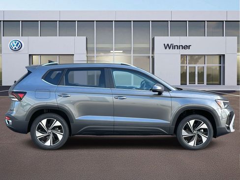 New 2026 Volkswagen Taos SE image 6