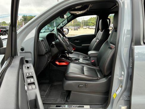 Used 2023 Nissan Frontier PRO-4X w/ Pro-4X Premium Package AWD/4WD image 12