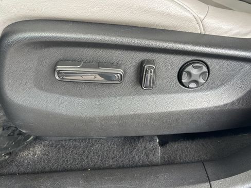 Used 2020 Honda CR-V Touring image 25