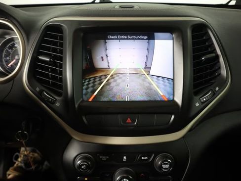 Used 2014 Jeep Cherokee Latitude w/ Cold Weather Group AWD/4WD image 45