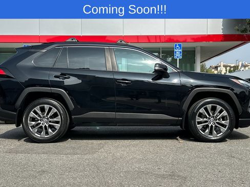 Used 2023 Toyota RAV4 XLE Premium image 3