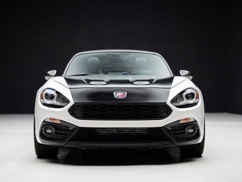 Used 2019 FIAT 124 Spider Abarth w/ Convenience Group RWD image 10
