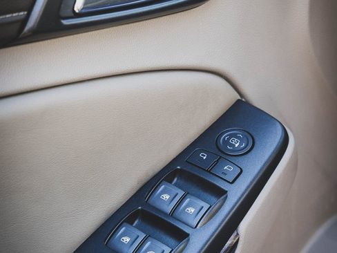 Used 2019 GMC Yukon XL SLT image 17