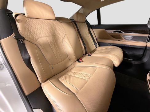 Used 2022 BMW 740i image 29