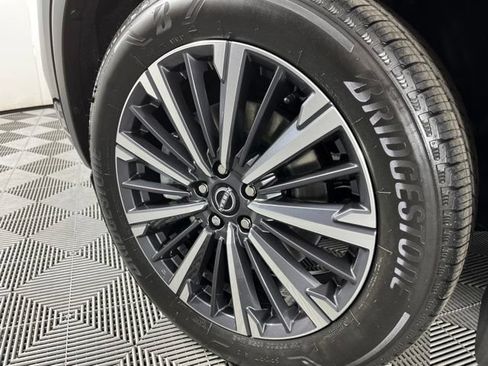 New 2026 Nissan Pathfinder Platinum FWD image 12