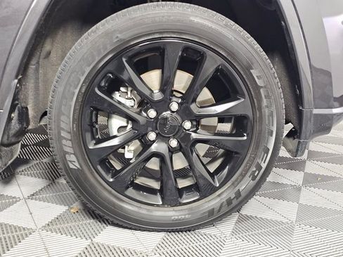 Used 2021 Jeep Grand Cherokee Laredo X image 9