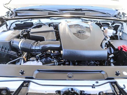 Certified 2018 Toyota Tacoma SR image 26