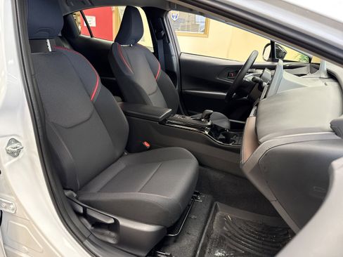 Used 2025 Toyota Prius SE image 15