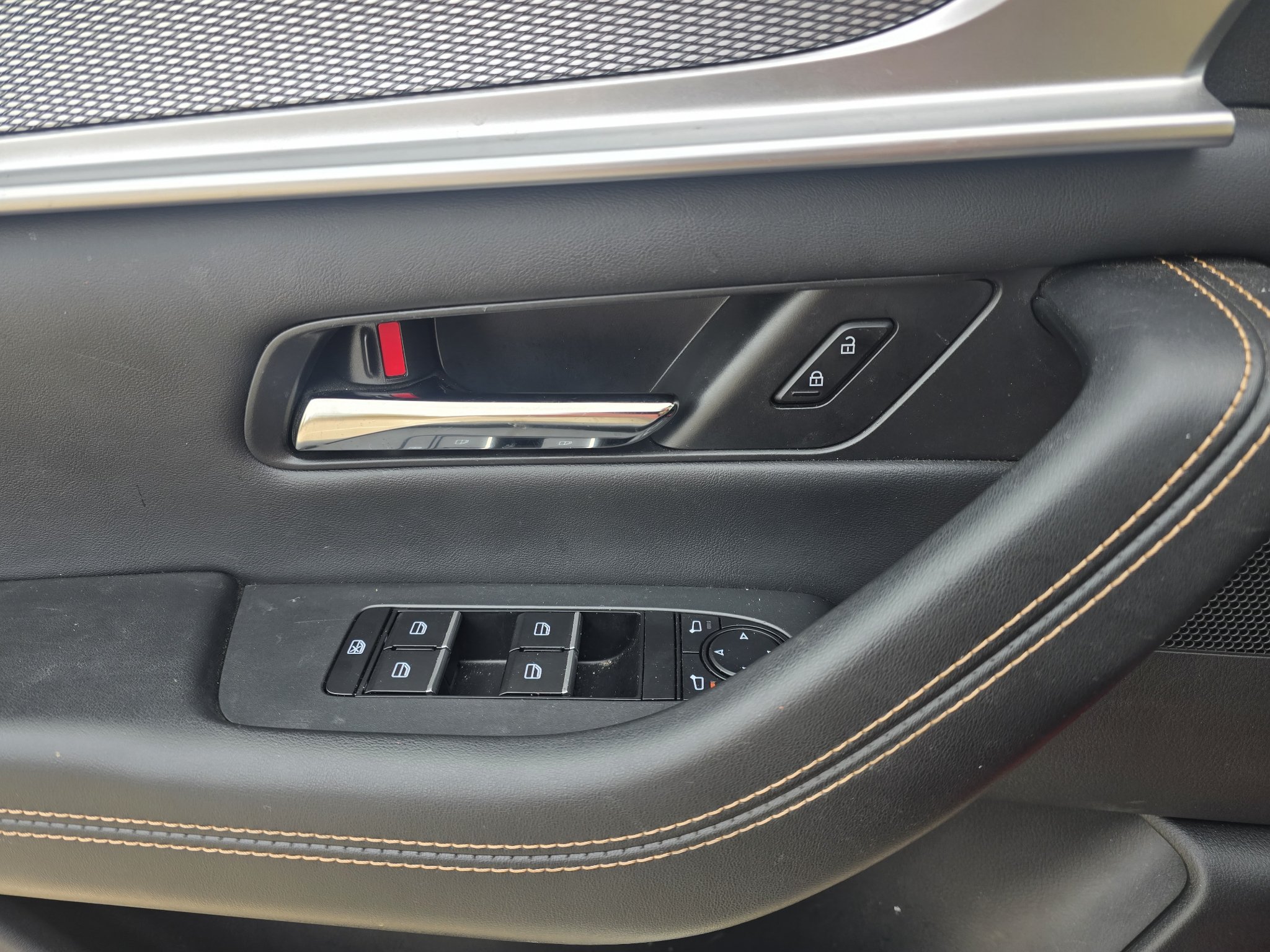 Used 2024 MAZDA CX-90 Plug-In Hybrid w/ Preferred AWD/4WD image 19