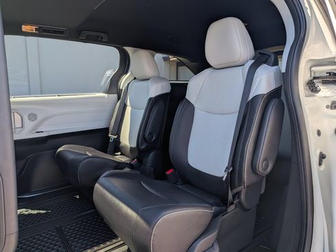 Used 2025 Toyota Sienna XSE AWD/4WD image 6