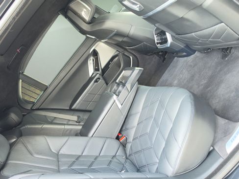 Used 2025 BMW 760i xDrive w/ Executive Package AWD/4WD image 38