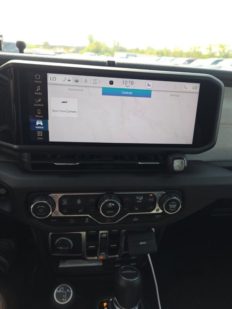Used 2024 Jeep Gladiator Sport AWD/4WD image 17