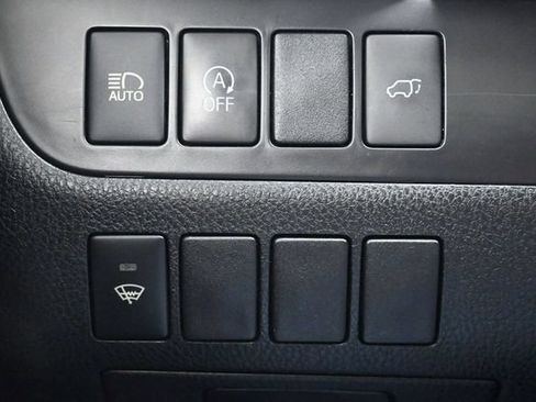 Used 2019 Toyota Highlander SE w/ Nightshade Edition FWD image 28