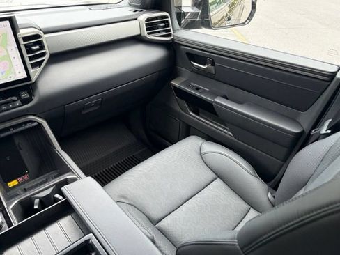 Used 2025 Toyota Tundra Limited AWD/4WD image 37