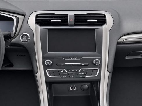 Used 2020 Ford Fusion SE FWD image 21