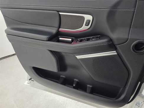 Used 2025 Ford Expedition Max Platinum w/ Stealth Performance Package image 27