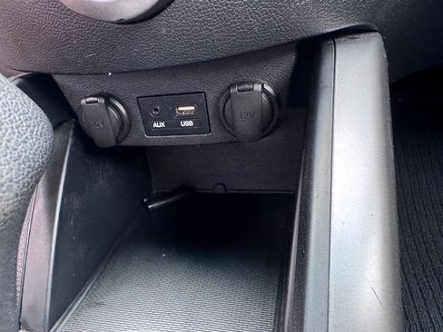 Used 2016 Hyundai Veloster FWD image 17