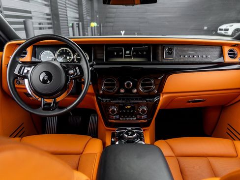 Used 2022 Rolls-Royce Phantom Extended Wheelbase image 4