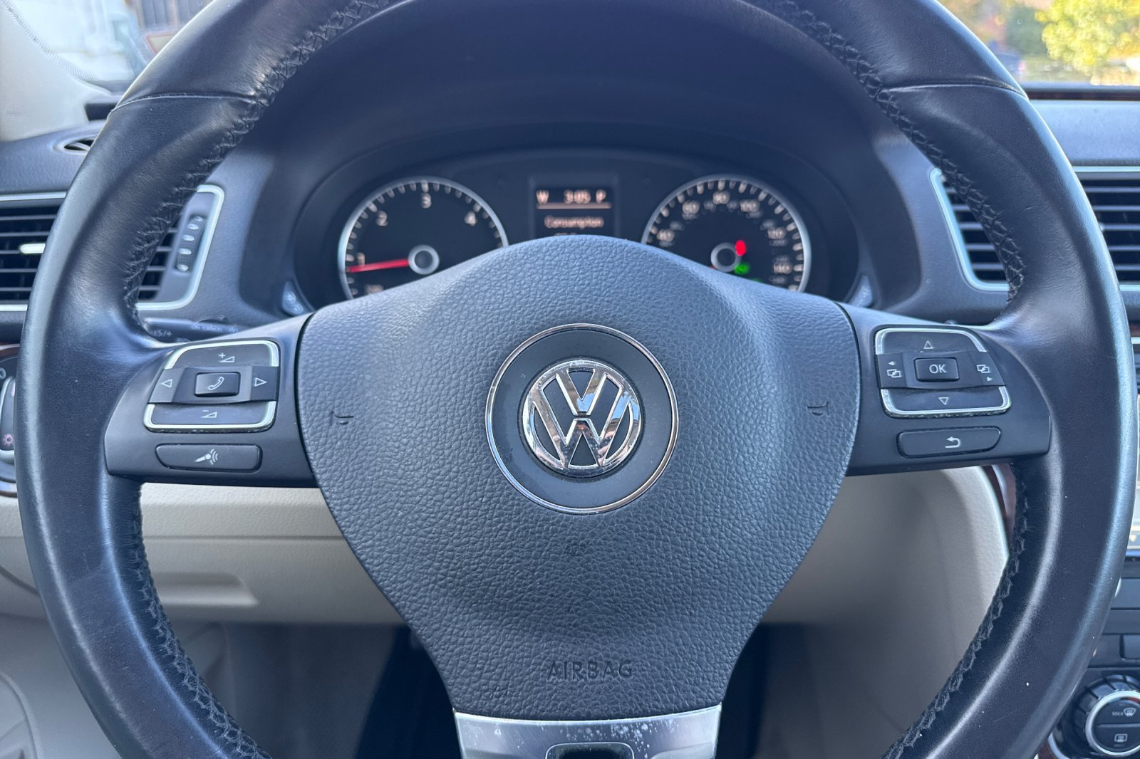 Used 2013 Volkswagen Passat TDI SEL Premium FWD image 23