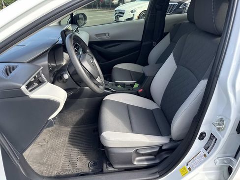 Used 2025 Toyota Corolla LE w/ LE Premium Package FWD image 8