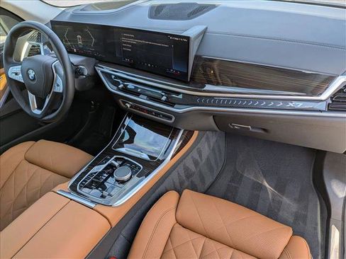 Used 2025 BMW X7 xDrive40i w/ Dynamic Handling Package image 23