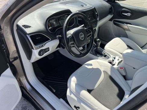 Used 2021 Jeep Cherokee Latitude Plus w/ Sun & Sound Group image 11