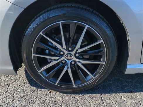 Used 2024 Toyota Camry SE image 10