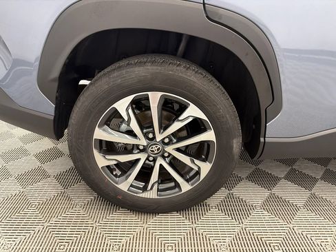 Used 2025 Toyota Corolla Cross XLE FWD image 18