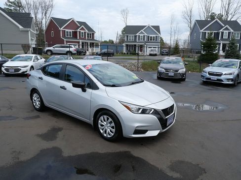 Used 2020 Nissan Versa S image 2