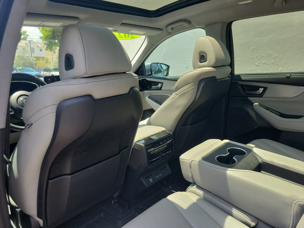 Used 2024 Acura MDX w/ Technology Package FWD image 10