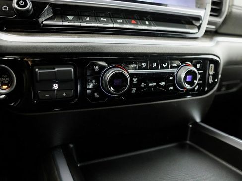 Used 2024 Chevrolet Silverado 2500 LTZ w/ LTZ Convenience Package image 10