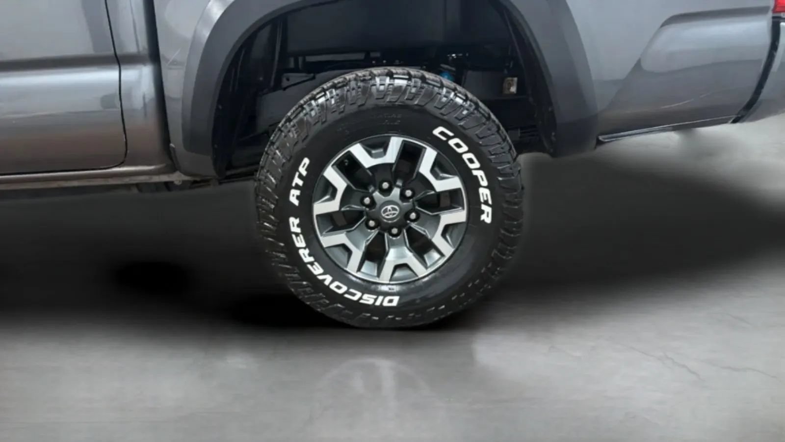 Used 2019 Toyota Tacoma TRD Off-Road w/ Technology Package AWD/4WD image 28
