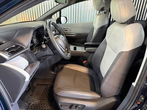 Used 2024 Toyota Sienna XSE AWD/4WD image 11