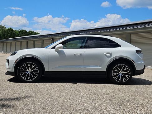 Certified 2025 Porsche Macan 4 Electric AWD/4WD image 2