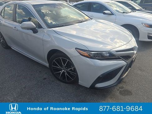 Used 2024 Toyota Camry SE image 11