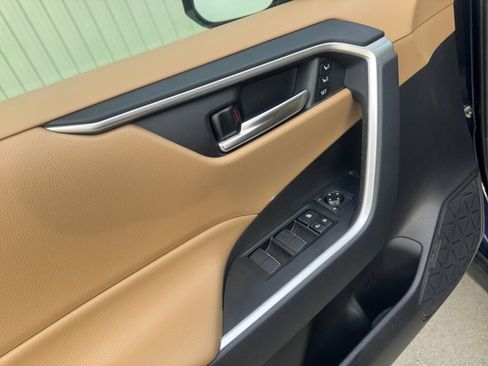 Used 2021 Toyota RAV4 XLE Premium image 34