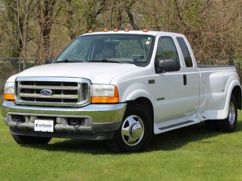 Used 2001 Ford F350 Lariat image 1